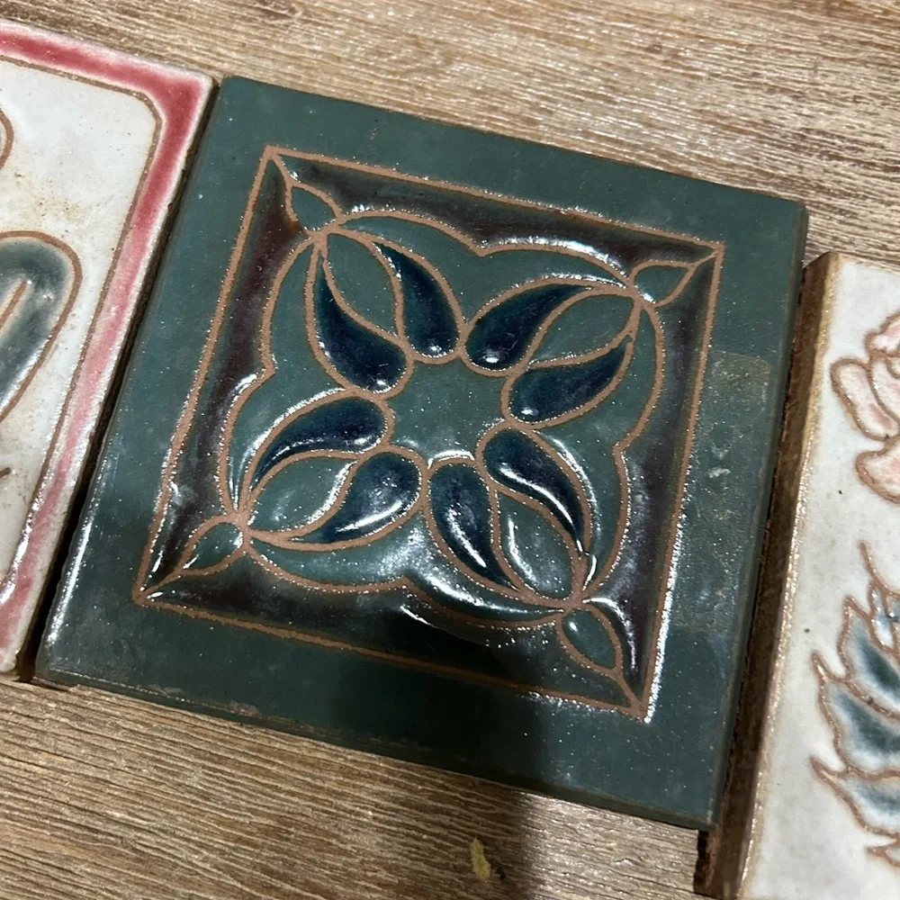 << decorative tiles >>. Set of four 4 Portugal fish, frog 4x4